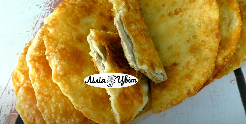 Чебуреки готую тільки так! Рецепт заварного тіста для чебуреків. Тоненьке, багатошарове, хрустке тісто і соковита начинка