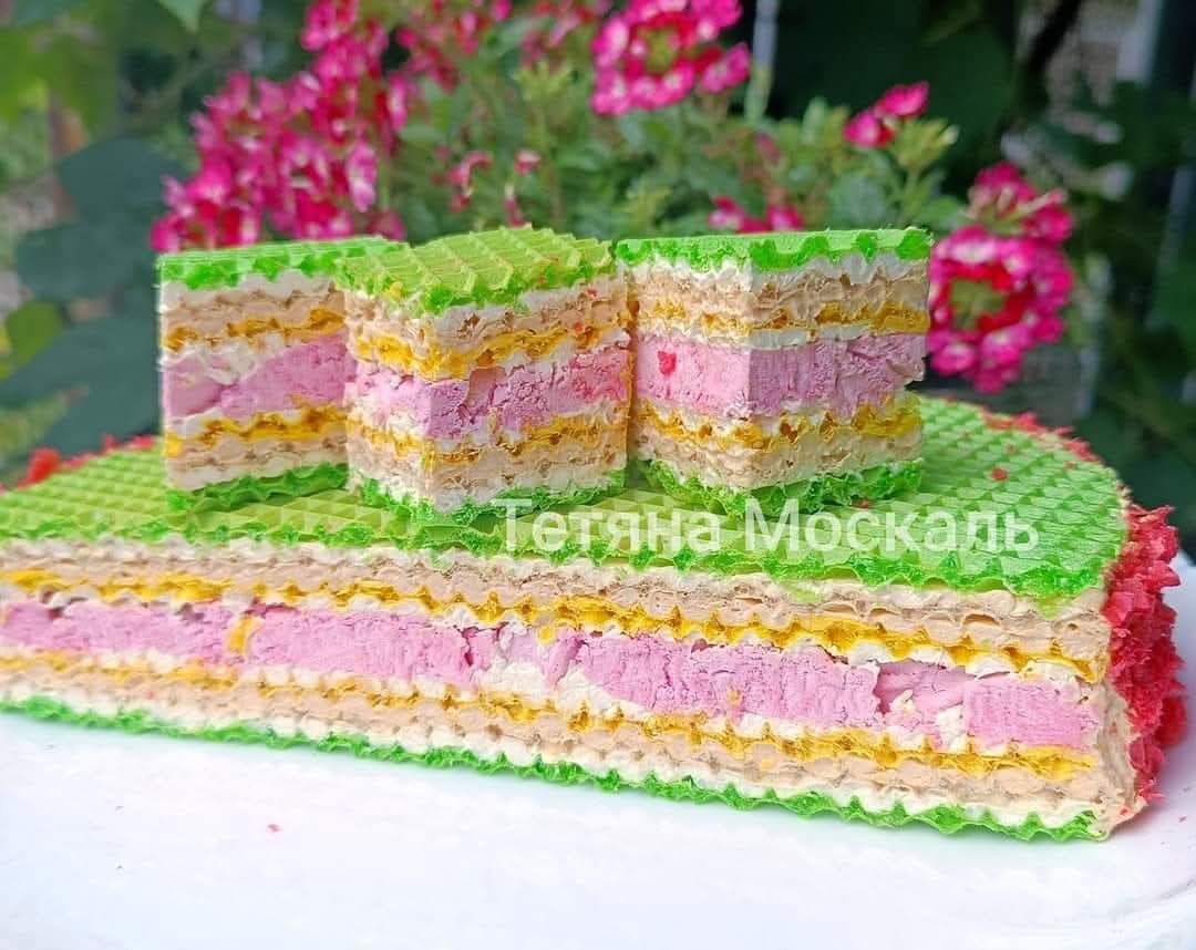 Вафельний торт за рецептом української господині: готується швидко, тому, поки заварюється кава, робимо смаколик