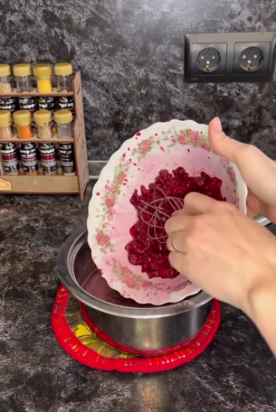 Дуже смачний торт «Три шари» – цей розкішний тортик готується швидко, а результат завжди чудовий! 19 7664bea9df290854ddf96f7ee46745bd