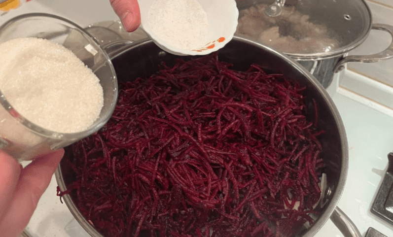 Салат з буряка на зиму: смачний, насиченого кольору, в рецепті лише буряк і цибуля, чудова універсальна заготовка, можна як заправку до борщу або до салатів 18 5b908f2043e9ebd38cb37ed9b18f83e6