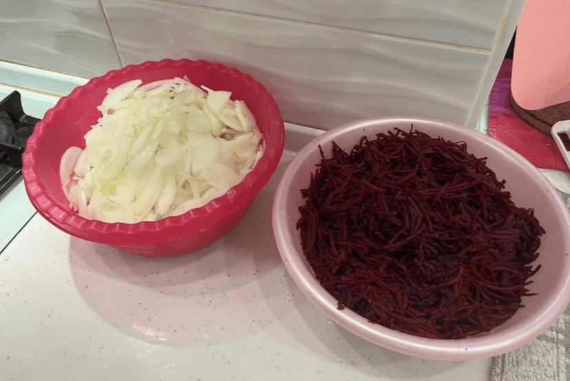 Салат з буряка на зиму: смачний, насиченого кольору, в рецепті лише буряк і цибуля, чудова універсальна заготовка, можна як заправку до борщу або до салатів 16 bf53a6bcced9acc4a1f181e8f94dd3c6