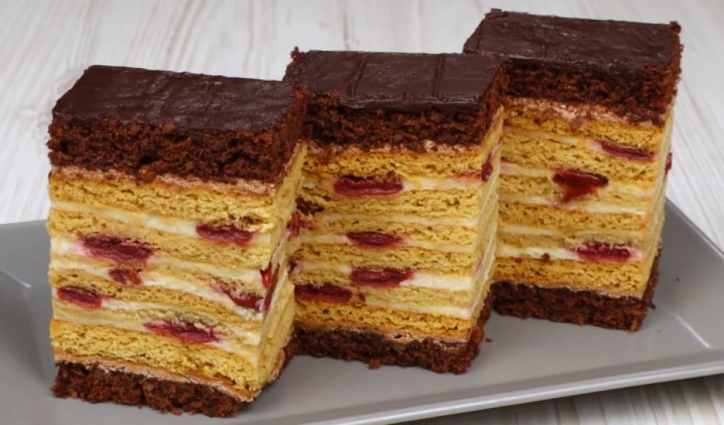 Найкращий рецепт: Пляцок «Медова Вишня». Шоколадний бісквіт, мед та вишня 14 c6c4a9e2b74cb6ad8ba3d112d816ff86