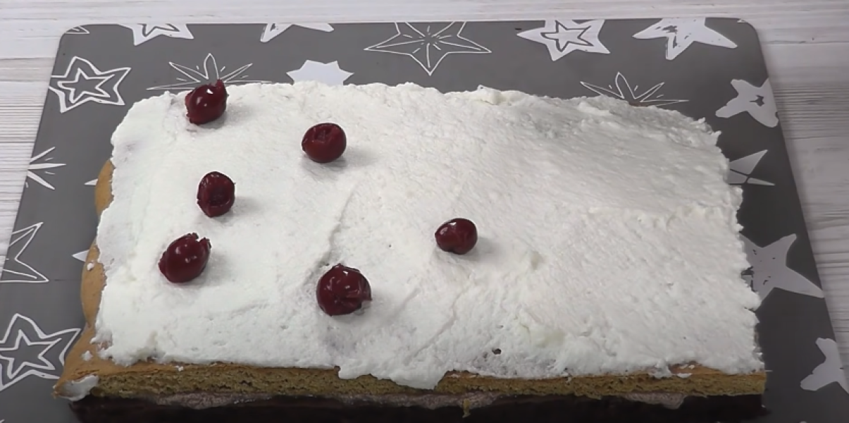 Найкращий рецепт: Пляцок «Медова Вишня». Шоколадний бісквіт, мед та вишня 24 feb31488928f509f700b001a8bc6fbe6