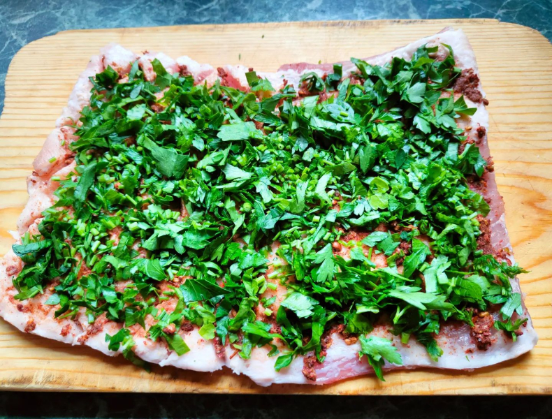 Як Тонке Сало Перетворити на Делікатес? Рулет-закуска: Дуже смачно і прикрасить будь-який стіл 15 06fe81aa7df20218bea6711c29ff2734