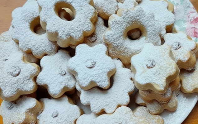 Дуже смачне, крихке і ніжне печиво на смальці. Печиво швидко готується і довго зберігається! 1 6fec845dce935c862bb01f44a69de3b3