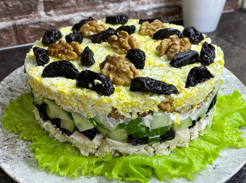 "Король" святкового столу: салат «НІЖНІСТЬ»! З куркою та чорносливом: дуже ніжний і смачний 4 bd2dde15ff50527b83cf11ee561b9664