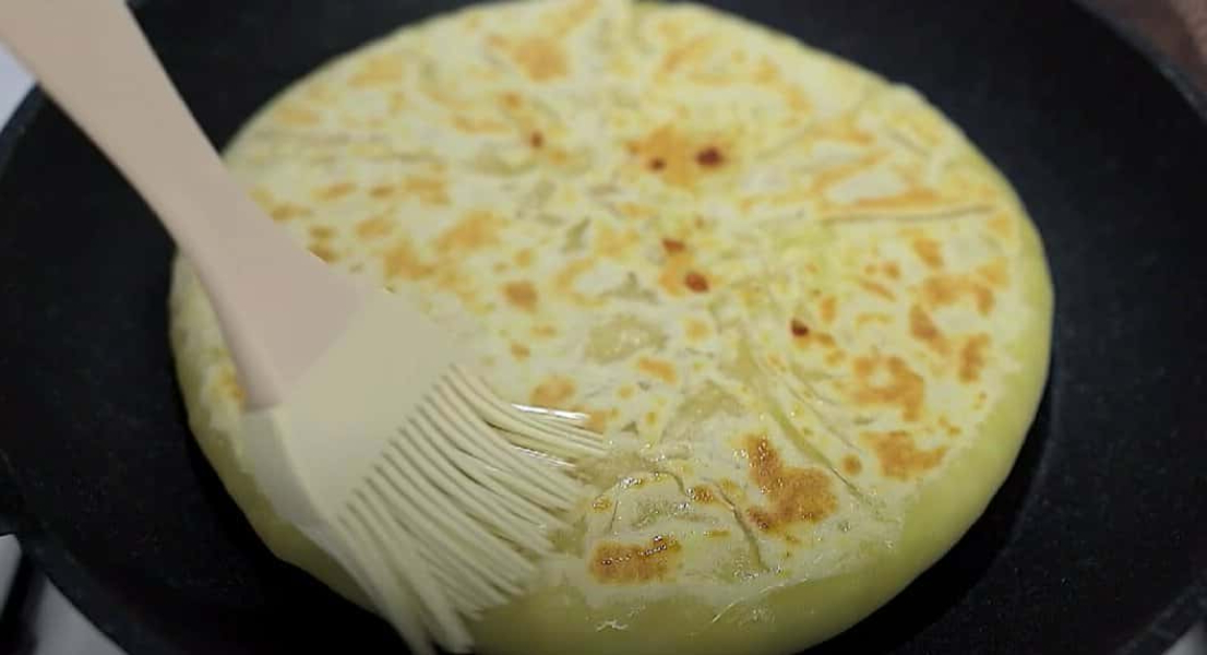 Смачніше за будь-яку піцу. Коржики з картоплею та тягучим сиром за 10 хвилин 20 ae82308f3d09a7040c19e888a81062cc