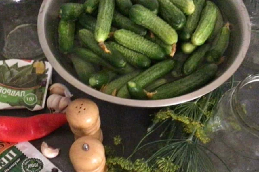 Мариновані огірки на зиму: рецепт з аспірином і листям смородини, огірочки виходять дуже хрусткі і дуже смачні 13 0383610c56f46f4c15469e6811639d2d
