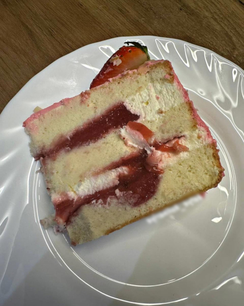 Торт “Полуниця з вершками🍓🍰” – найніжніший і дуже смачний тортик для святкового столу 9 face0849b40215bcf1f0223ff296dbc0