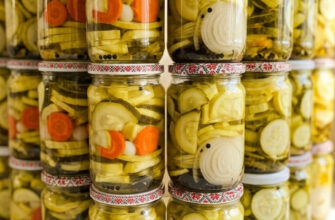 fb marynovani kabachky z tsybuleyu i morkvoyu na zymu dilyus smachnym retseptom moei svekruhy vyhodyat aromatnymy i hrumkymy 25040
